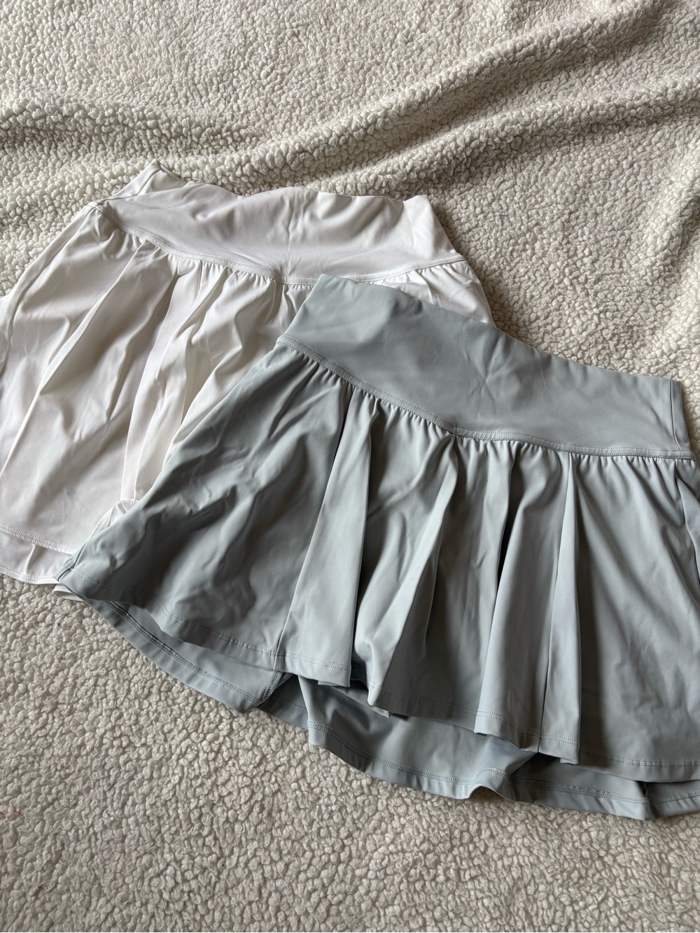 Gilly Hicks active white and light grey skorts